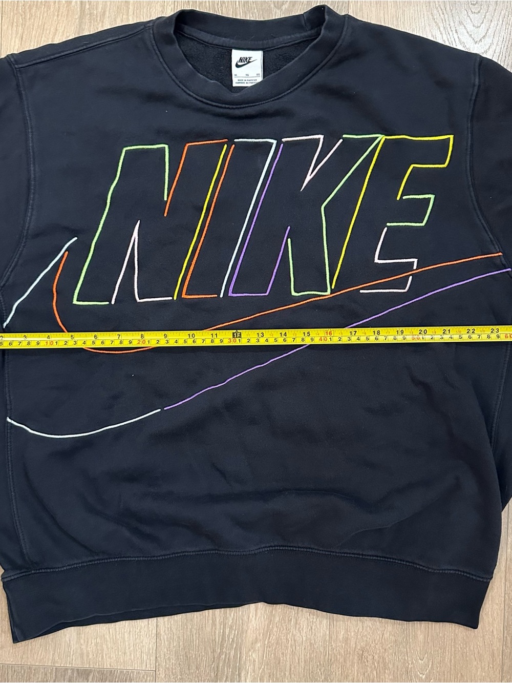 Rare Men’s Nike Black Crewneck Sweatshirt with Neon Outline Logo size XL - Picture 6 of 6